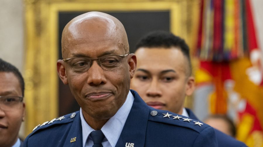 Biden nomme un afro-américain chef d'état-major