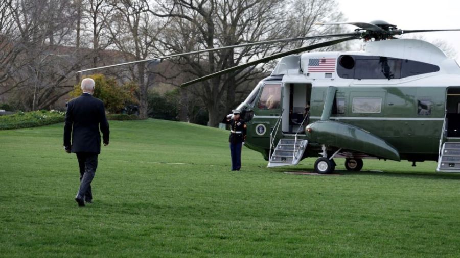 «Papy» Biden toujours d'attaque, malgré les moqueries