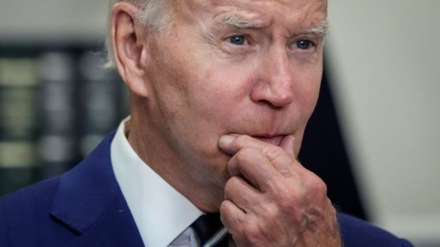 Affaibli politiquement, Biden redouble d'effort pour s'imposer à l'international