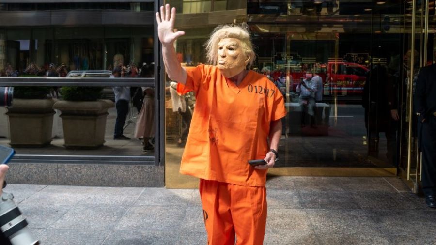 Trump est inculpé et doit se rendre à la justice