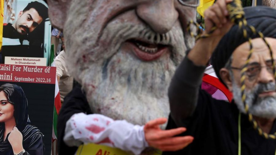 Iran: des morts, et des arrestations par centaines
