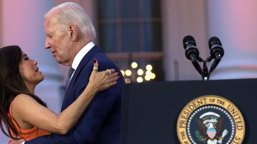 Biden conclut un discours par... «God save the Queen»
