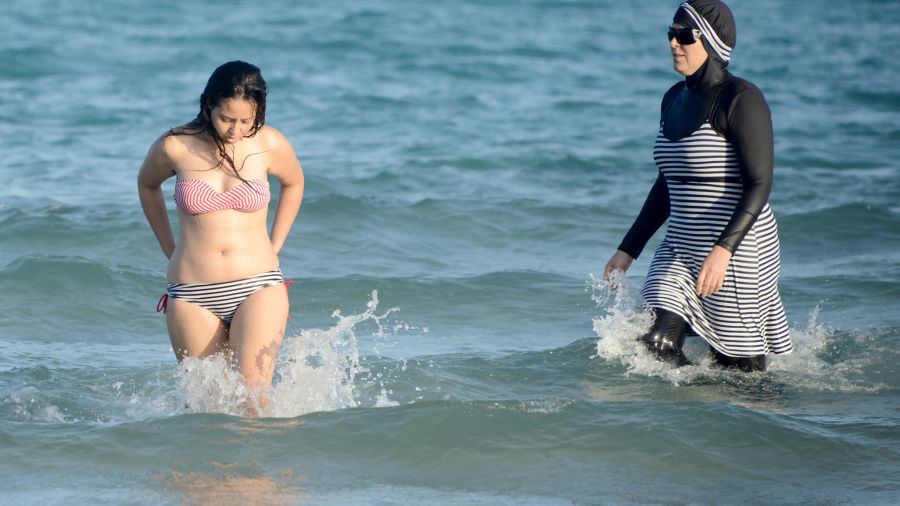 Syrie: les femmes devront porter le burkini ou des vêtements couvrants sur les plages publiques