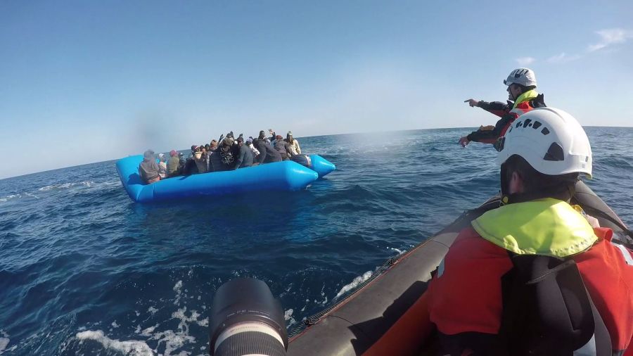 Grèce: un mort, 25 disparus dans le naufrage d'une embarcation de migrants