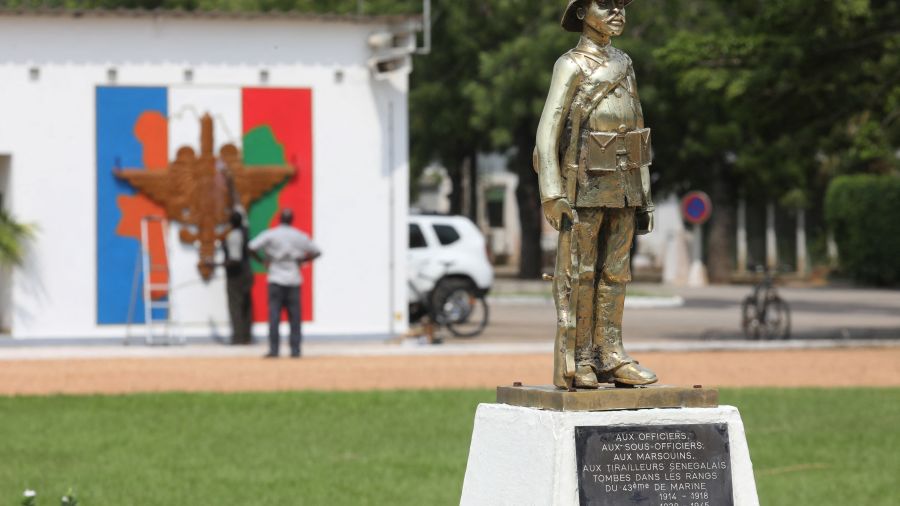 Réorganisation de la présence militaire française en Côte d'Ivoire et au Sénégal