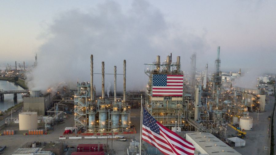 Le pétrole baisse, espoir renouvelé d'un accord entre États-Unis et Iran