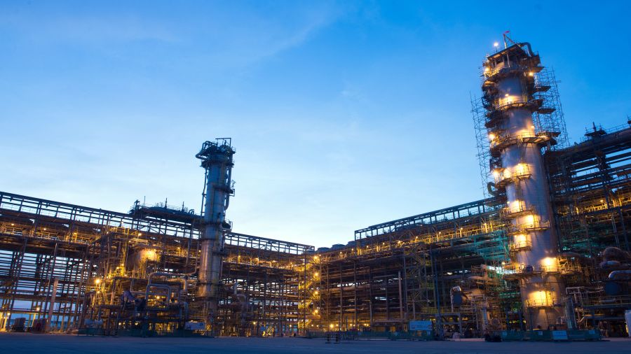 L'Arabie annonce que les attaques iraniennes ont fait un mort et affecté sa production pétrolière