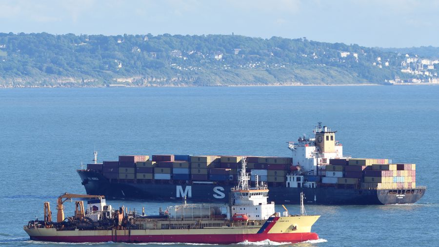 Soixante navires sous pavillon français ou avec des capitaux français bloqués dans le Golfe 