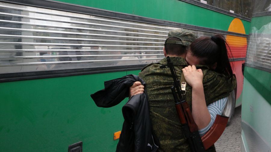 Des réservistes russes rappelés alors que l’Ukraine frappe les raffineries