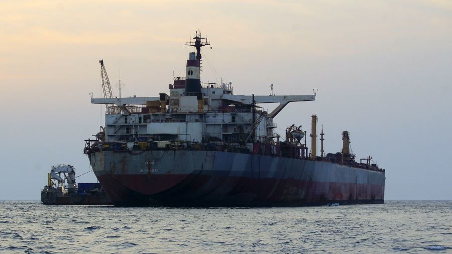 Un navire ciblé en mer Rouge, au moins deux morts