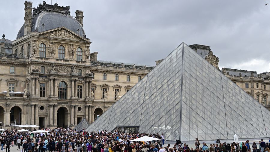 Fin de la grève au Louvre, le musée rouvre normalement