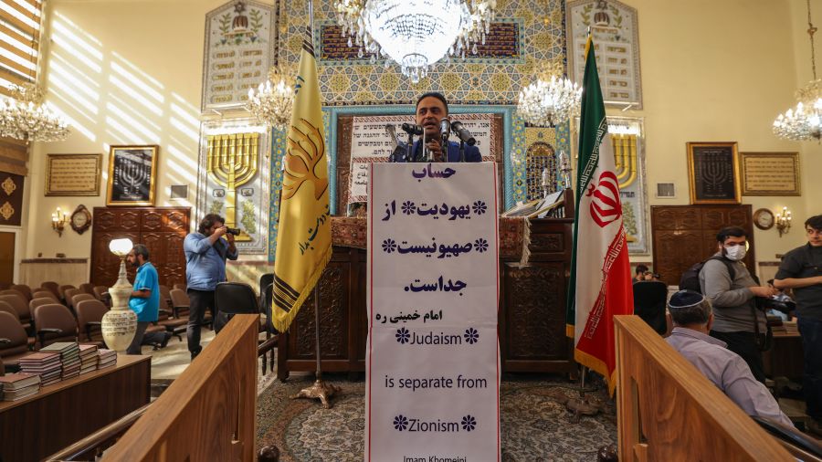 Entre le marteau et l'enclume, la délicate position des juifs iraniens