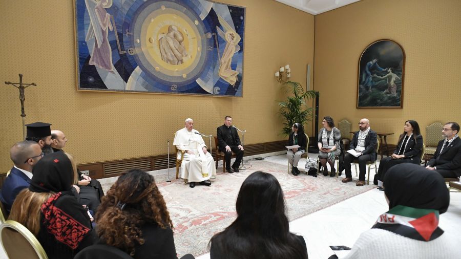 “Un véritable ami de la Palestine”: l’émotion du monde arabe après la mort du pape François