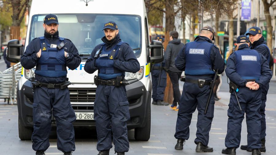 Irlande: une bombe retrouvée par la police dans un véhicule près de la frontière