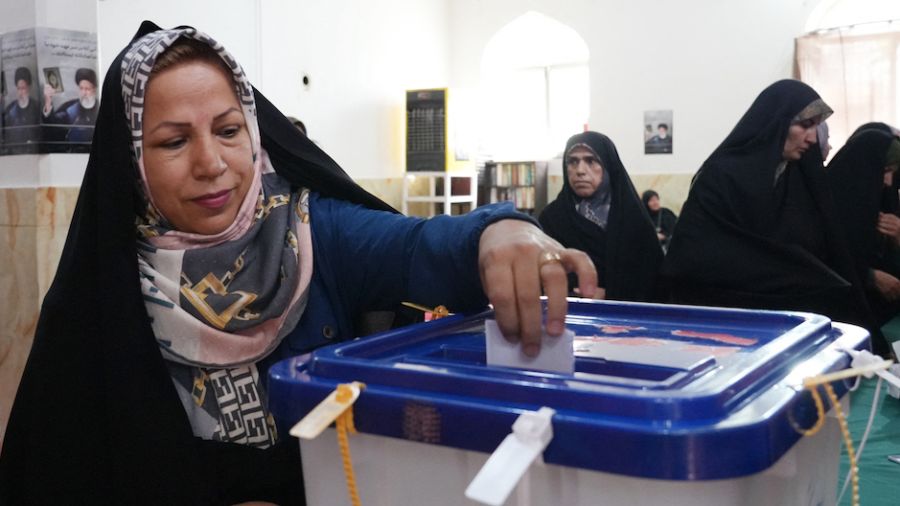 Iran: le réformateur Pezeshkian et l'ultraconservateur Jalili s'affronteront au second tour