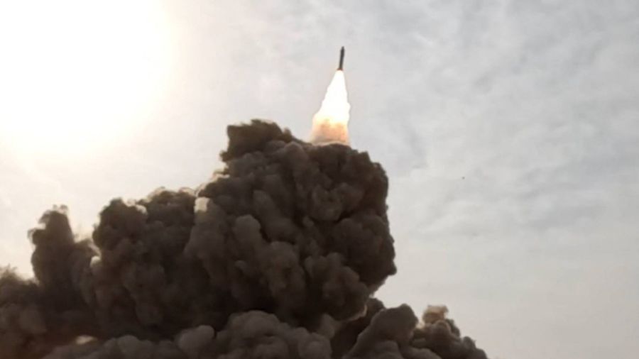 Les Houthis revendiquent un tir de missile contre Israël, intercepté par l'armée