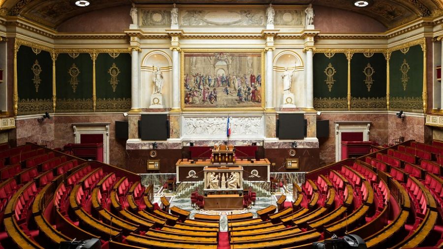 En France, début d'une semaine de batailles politiques décisives