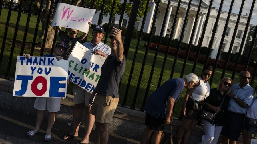 Le monde réagit au retrait de Joe Biden