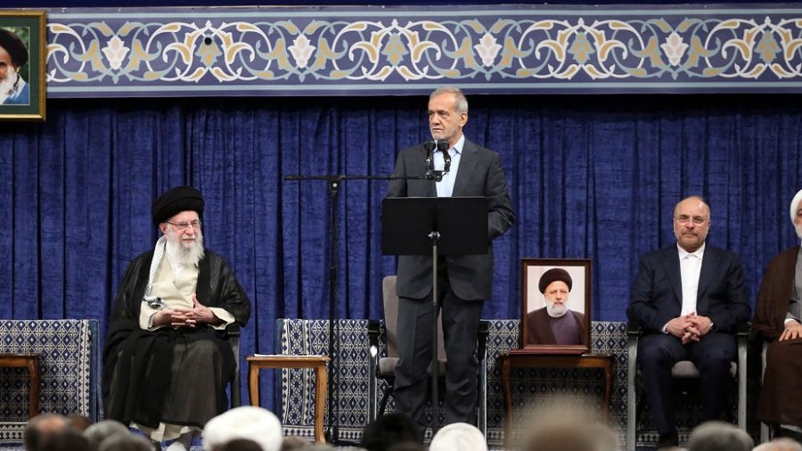 Iran: l'ayatollah Ali Khamenei entérine l'élection de Pezeshkian