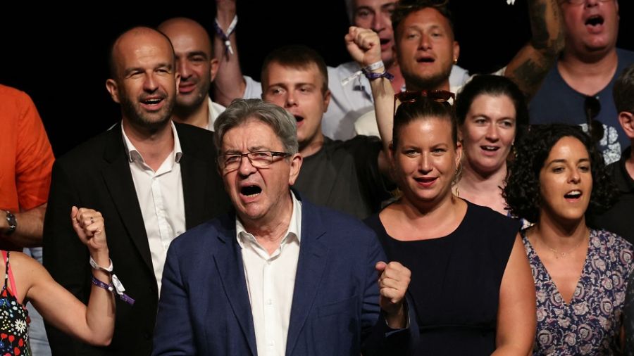 France: La gauche radicale appelle à destituer Macron