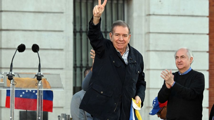 Edmundo Gonzalez Urrutia est le \