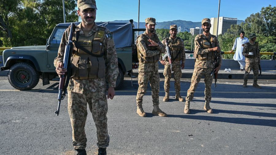 Pakistan : les talibans attaquent une base militaire près de la frontière afghane, 16 soldats tués