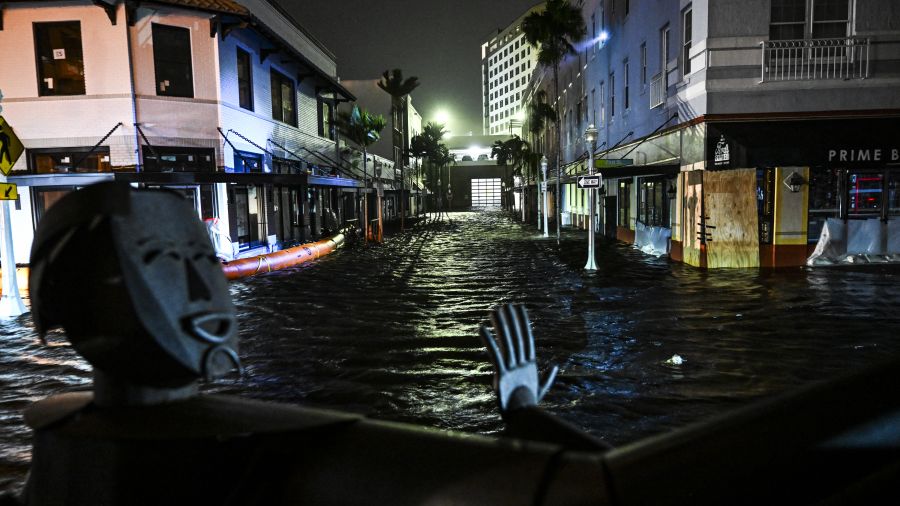 L'ouragan Milton s'abat sur la Floride, 2,5 millions de foyers sans électricité