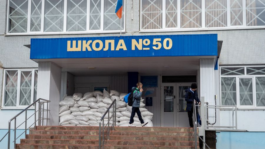 Ukraine: la Russie gagne du terrain dans la région de Koursk