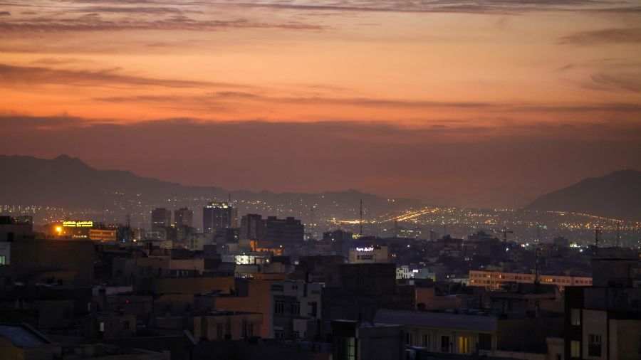 À Téhéran, les habitants redoutent une escalade après les frappes israéliennes 