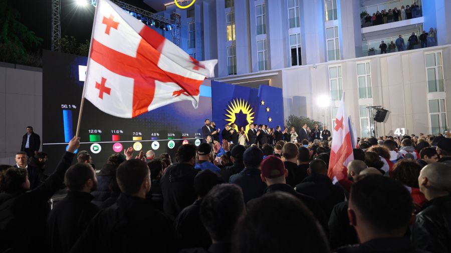 Géorgie: le parti au pouvoir gagne les législatives, l'Union Européenne demande une enquête