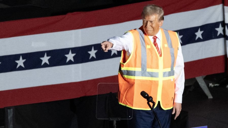 Présidentielle américaine: Harris dans le Wisconsin, Trump dans un camion-poubelle