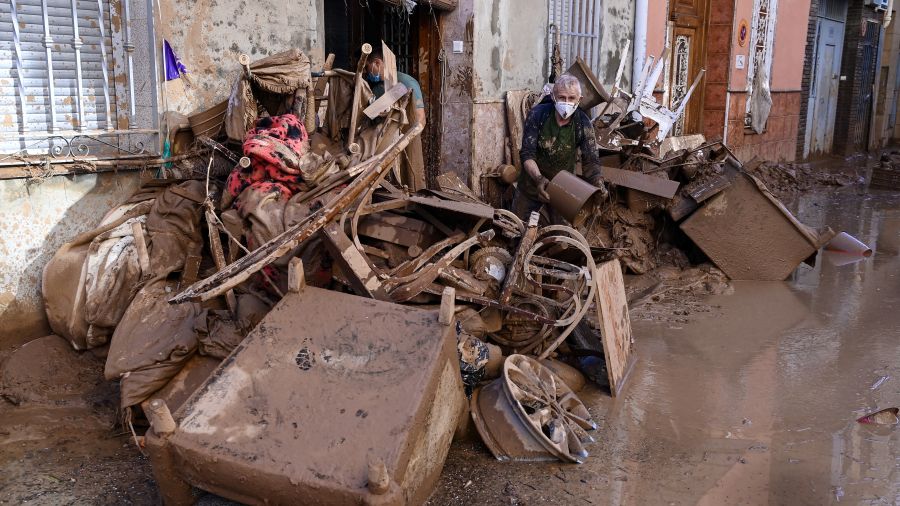 Inondations en Espagne: au moins 211 morts, nouveaux renforts militaires