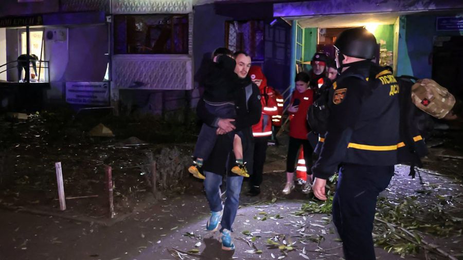 Des frappes russes blessent 13 personnes, dont des policiers, à Kharkiv