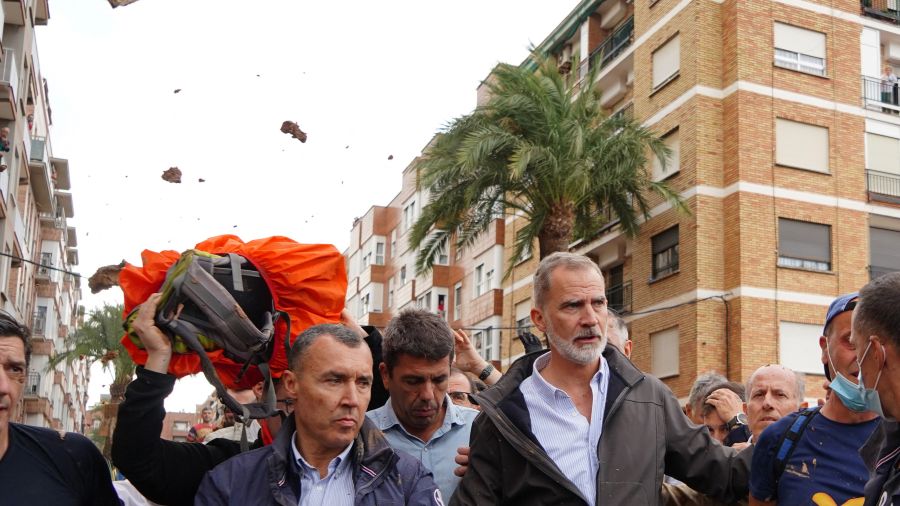 Inondations en Espagne: le roi et les dirigeants pris à partie par une foule en colère