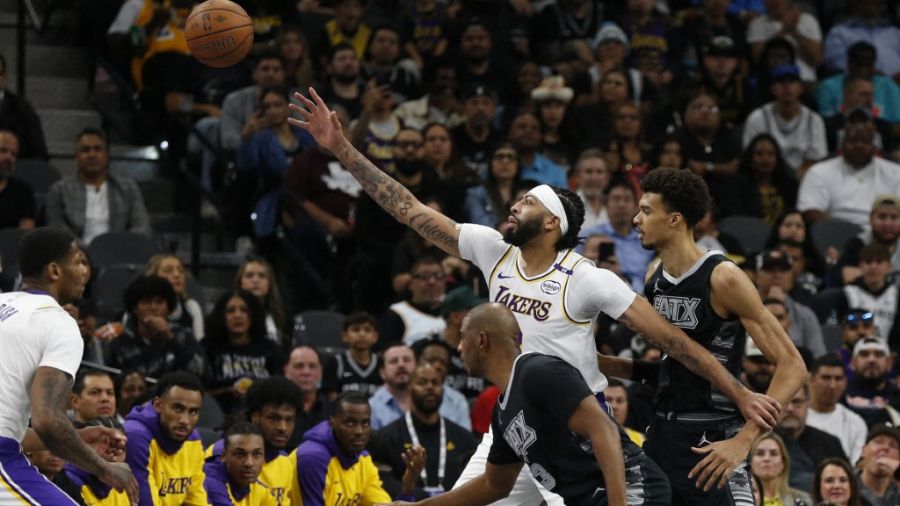 NBA: Wembanyama tombe sur Davis, Cleveland inarrêtable