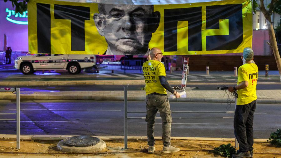 Trois arrestations après le tir de fusées éclairantes près du domicile de Netanyahou