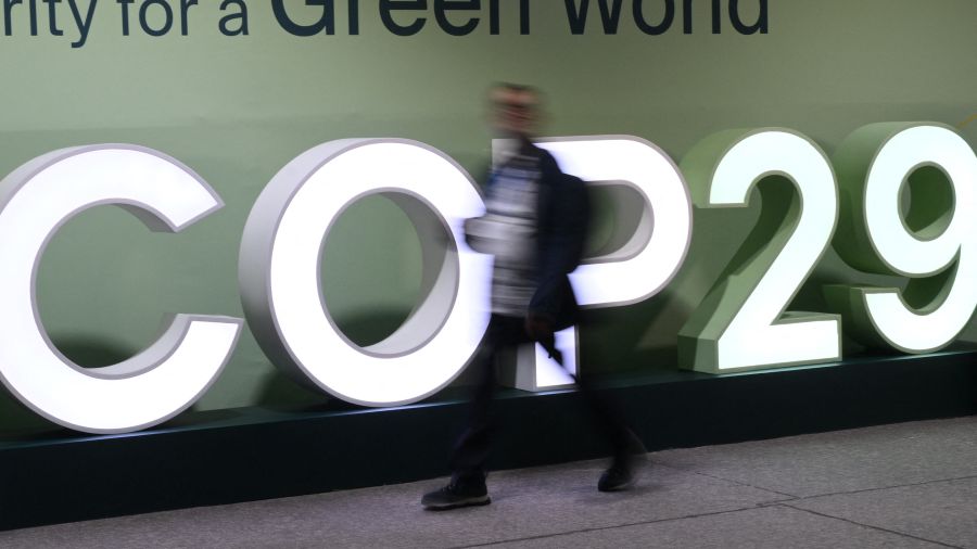 À Bakou, l'attente d'un accord financier géant pour le climat