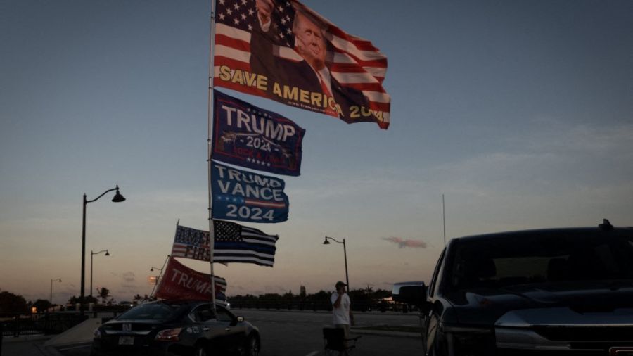 La justice américaine suspend son verdict contre Trump, qui revendique une \