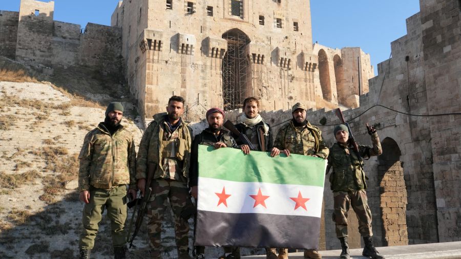 Syrie: après la reprise d'Alep, les rebelles avancent vers Hama