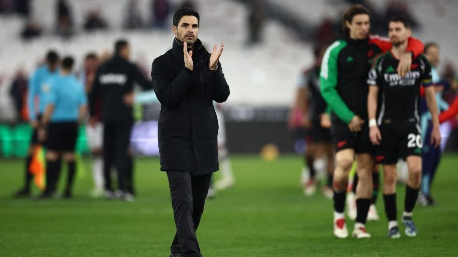 Angleterre: Arsenal fait parler la poudre et double Manchester City