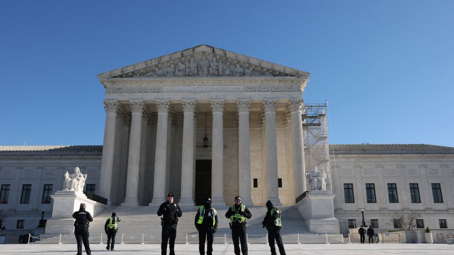 La Cour suprême examinera le 15 mai le décret anti-droit du sol de Trump