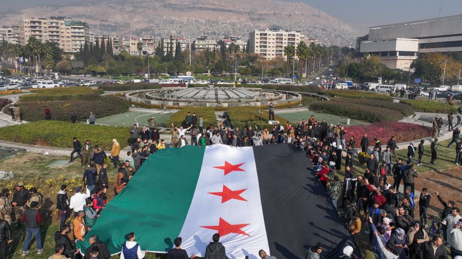 Damas en liesse après la fuite d'Assad