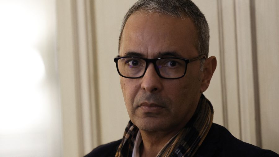 Alger a émis deux mandats d'arrêts internationaux contre l'écrivain franco-algérien Kamel Daoud, selon la diplomatie française