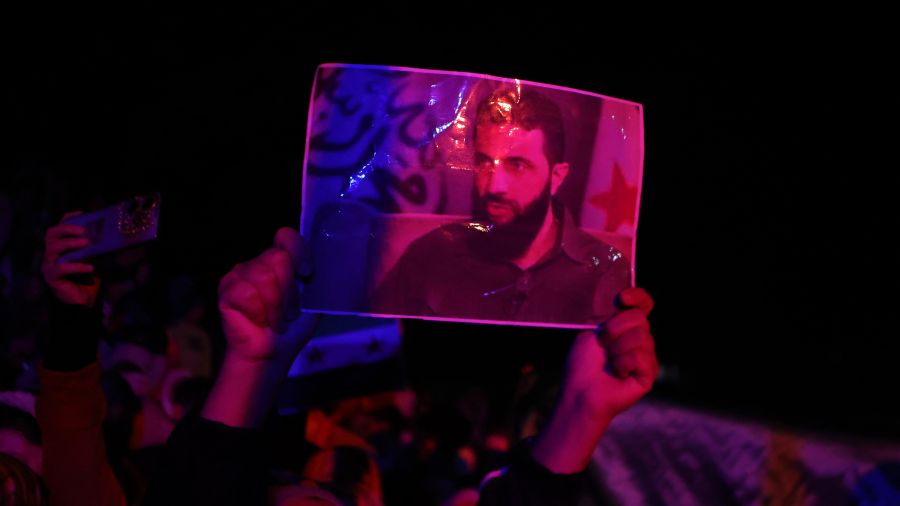 Syrie: Joulani promet de dissoudre les factions combattantes