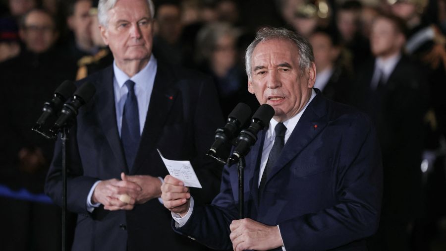 France: François Bayrou face à \