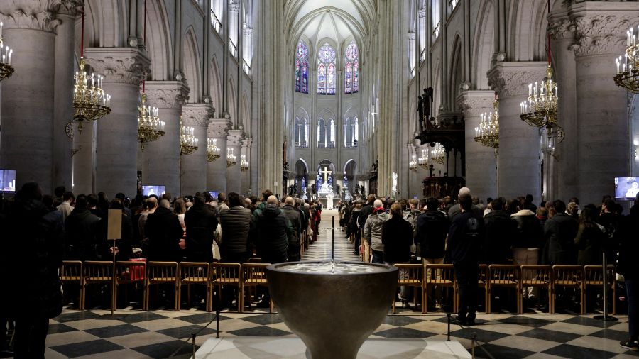 Notre-Dame de Paris accueille ses premières messes de Noël depuis l'incendie de 2019
