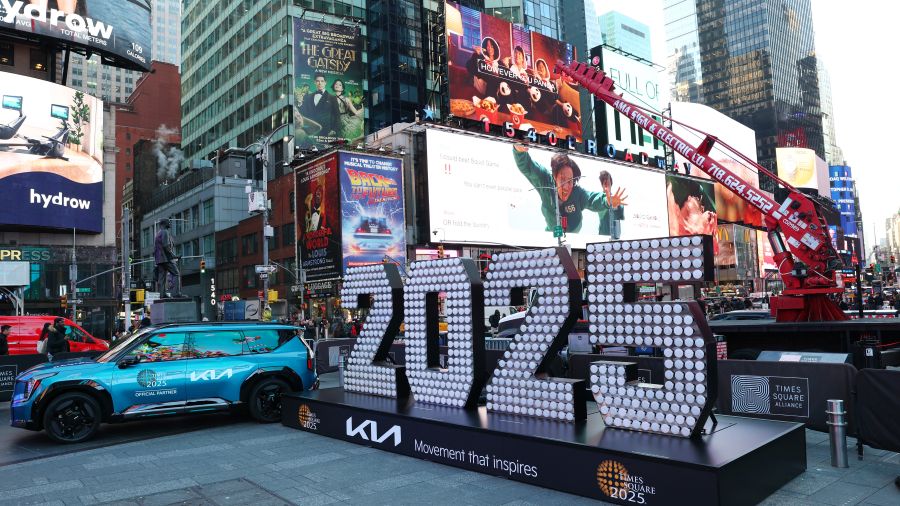 Le monde fête 2025 entre feux d’artifice et espoirs de paix