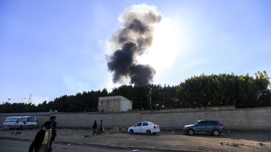 Yémen: les Houthis revendiquent des tirs sur Israël après des frappes contre leurs infrastructures