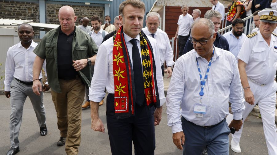 Destructions, pillages et pénuries: les habitants de Mayotte crient leur détresse à Macron