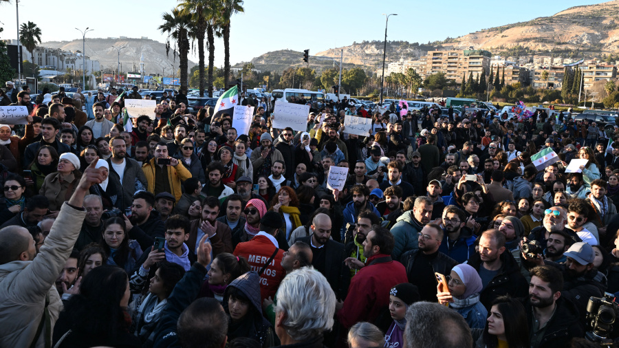 Syrie: des centaines de manifestants à Damas pour la démocratie et les droits des femmes